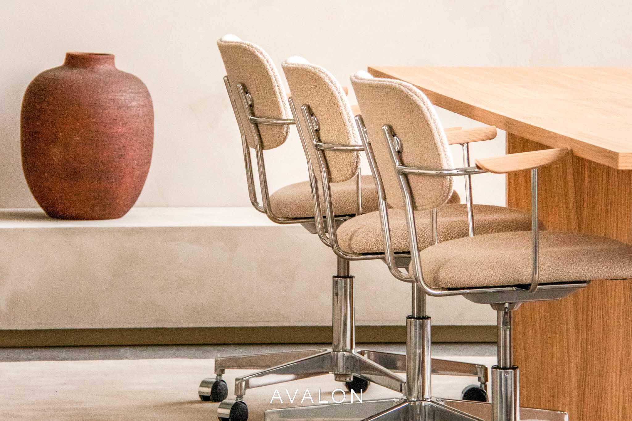 Dining chair Audo Co Task chair | Fully upholstered | with armrest | aluminum base