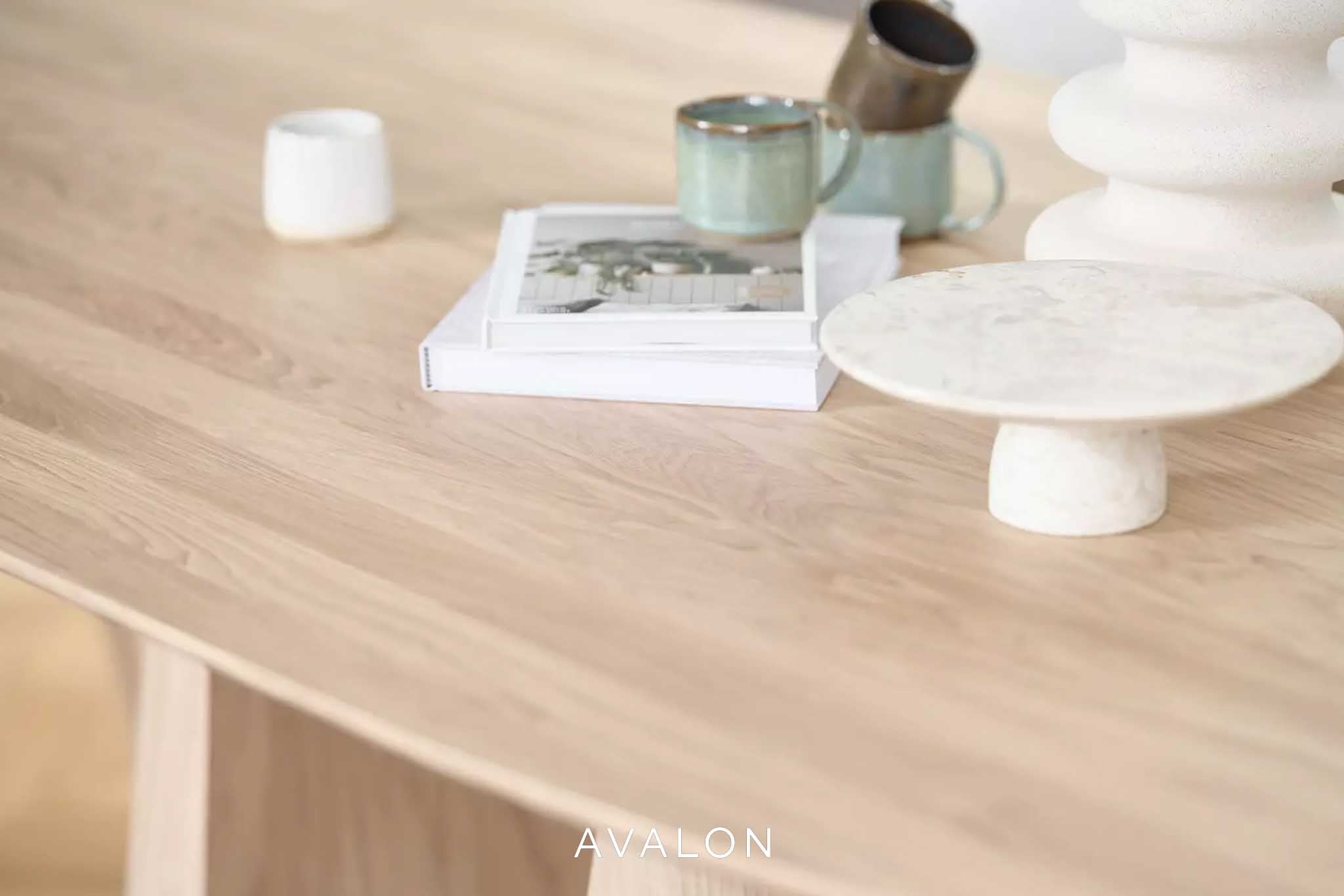 Mobitec Blossom dining table