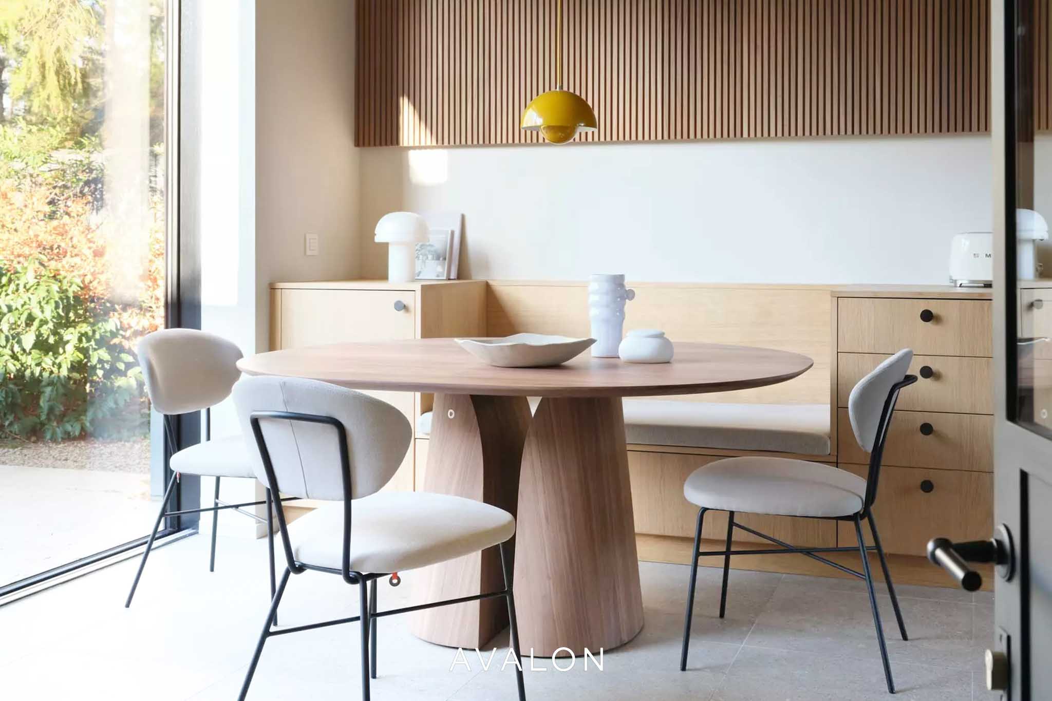 Mobitec Blossom dining table