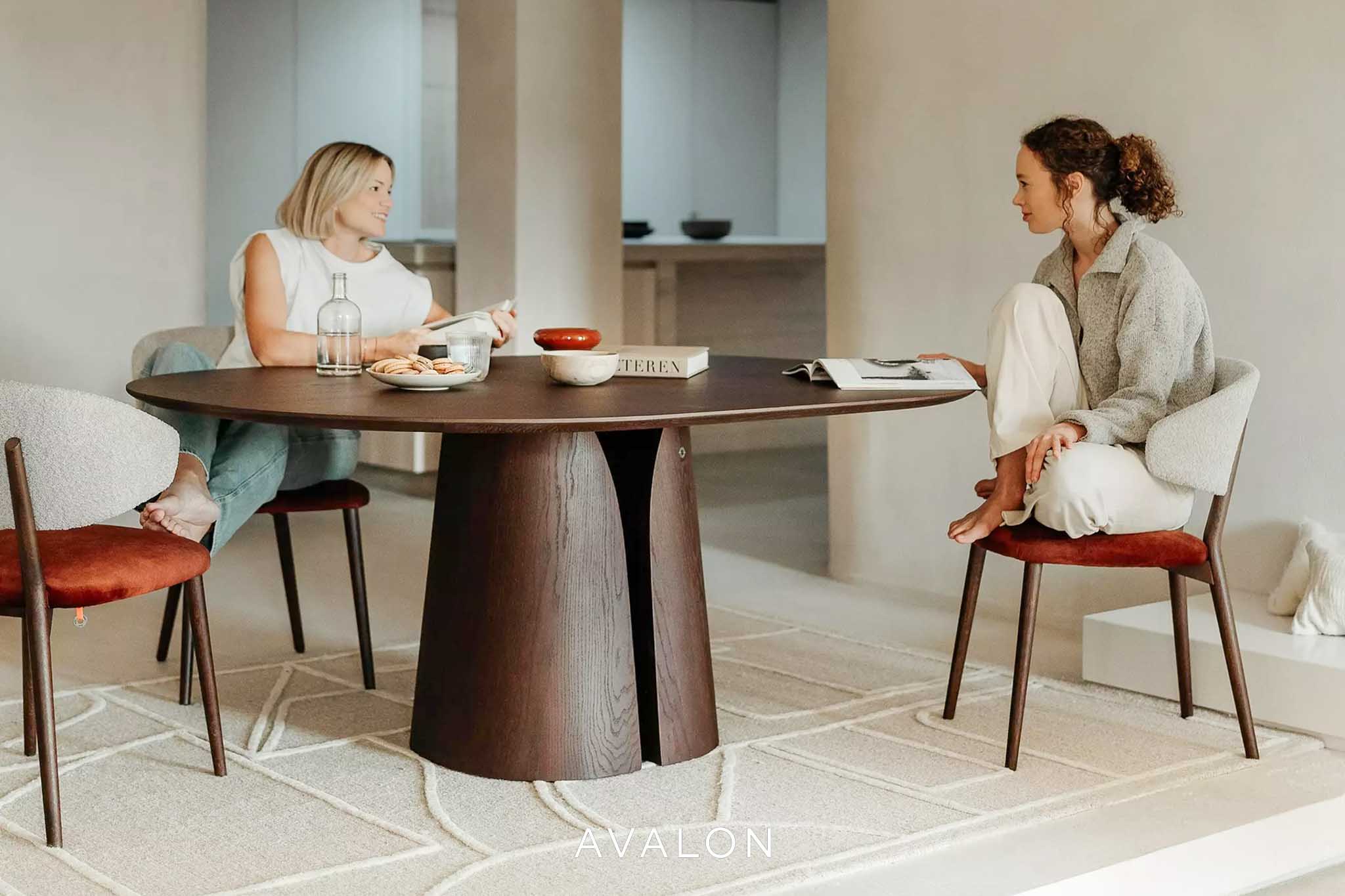 Mobitec Blossom dining table